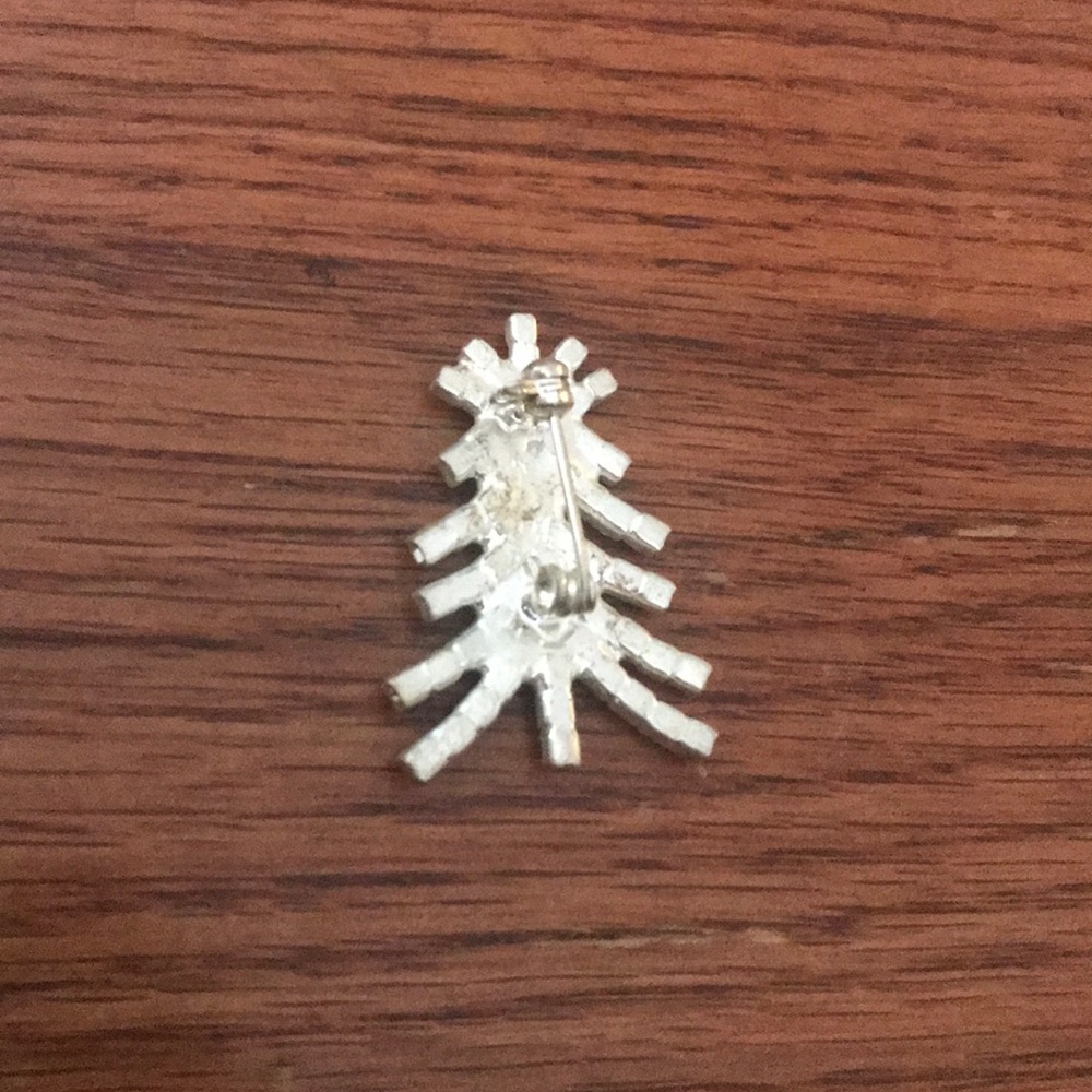 Beautiful Silver Christmas Tree Pin - Picture 2 of 2
